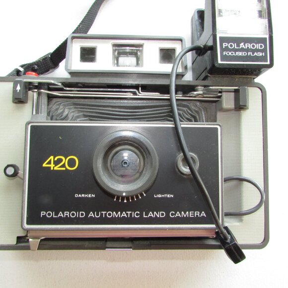 Vintage Polaroid 420 Land Camera - Picture 2 of 13